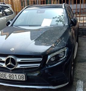 01 (một) xe ô tô nhãn hiệu Mercedes - benz, số loại: GLC300