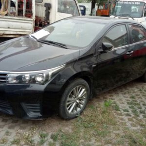 01 (một) xe ô tô con, nhãn hiệu TOYOTA Corolla
